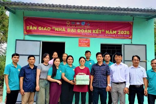 Xã An Nhơn Tây bàn giao nhà Đại đoàn kết cho người nghèo