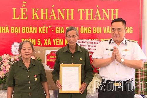 Bàn giao nhà Đại đoàn kết cho gia đình có hoàn cảnh khó khăn tại xã Yên Kỳ