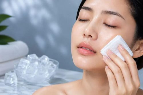 Chườm đá lên mặt mỗi ngày: Thói quen làm đẹp hay sai lầm khiến da xuống cấp?