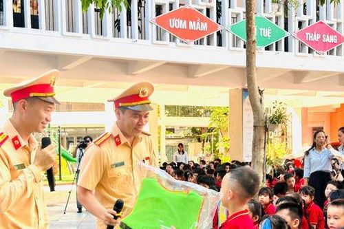Tin tức đặc biệt trên ấn phẩm Hànôịmới ngày 14-7-2026