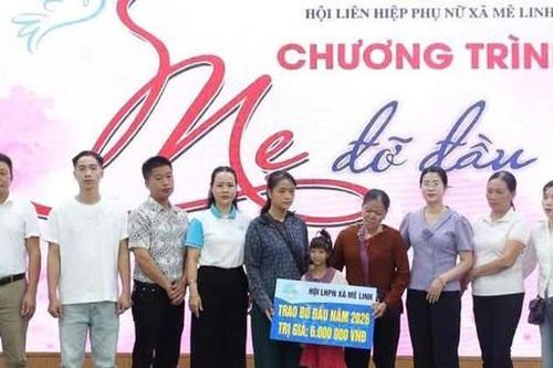 Bé gái mồ côi ở Mê Linh nhận hỗ trợ 610 triệu đồng từ chương trình 'Mẹ đỡ đầu'