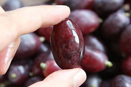 Rửa nho với nước không thể sạch, học mẹo này rửa xong tha hồ tự tin ăn cả vỏ