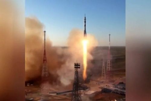 Cận cảnh vụ phóng tàu vũ trụ Nga đưa phi hành gia Mỹ lên Trạm Vũ trụ Quốc tế (ISS)