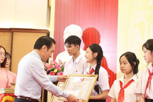 Thắp sáng tương lai trẻ mồ côi