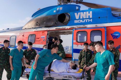 Chạy đua với 'thời gian vàng' cứu bệnh nhân bị sốc tủy ở đảo Sơn Ca