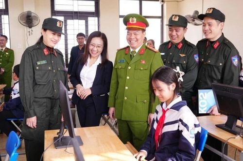 'Chương trình Bệ phóng tin học': Gieo công nghệ, gặt niềm tin