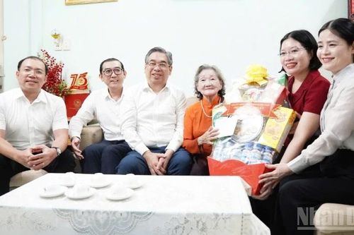 Lãnh đạo Thành phố Hồ Chí Minh thăm, tri ân các Mẹ Việt Nam Anh hùng