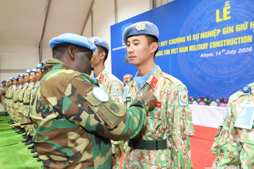 Chiến sĩ mũ nồi xanh Việt Nam ở Abyei vinh dự đón nhận Huy chương Vì sự nghiệp gìn giữ hòa bình Liên hợp quốc