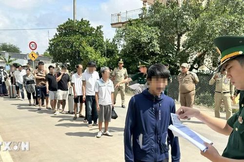 Tiếp nhận 19 công dân Việt Nam do lực lượng chức năng Campuchia trao trả