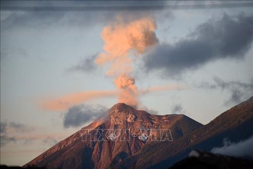 Guatemala cảnh báo núi lửa Fuego gia tăng hoạt động