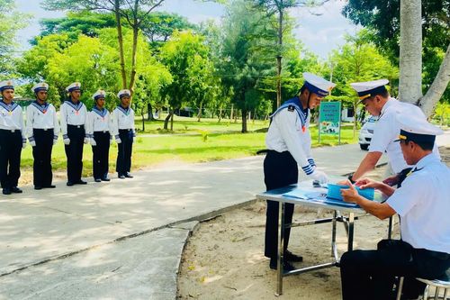Lữ đoàn 957 bế mạc khóa huấn luyện chiến sĩ vệ binh năm 2026