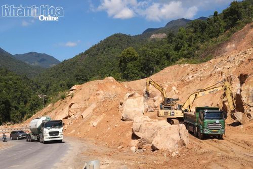 Đẩy nhanh khắc phục sạt lở Quốc lộ 27C