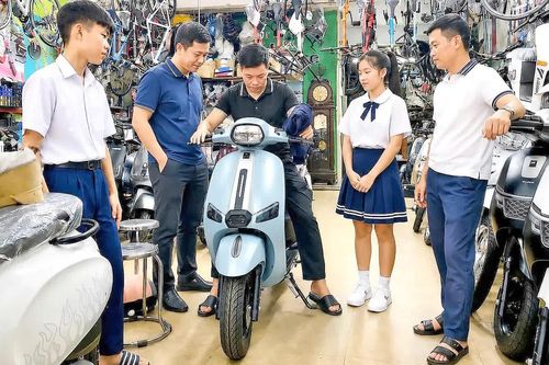 Hiểu đúng quy định độ tuổi lái xe gắn máy, xe máy điện