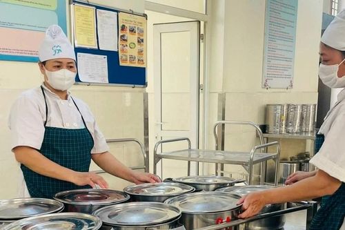 Hà Nội nâng mức hỗ trợ bữa ăn bán trú cho học sinh tiểu học lên 40.000 đồng
