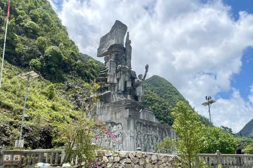 Tượng đài Thanh niên xung phong - Dấu ấn những người mở đường hạnh phúc