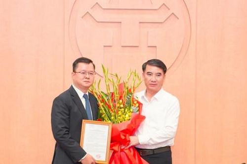 Trao quyết định bổ nhiệm Phó Tổng Giám đốc Quỹ Đầu tư phát triển TP Hà Nội