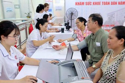 Phường Nghĩa Đô triển khai khám sức khỏe định kỳ miễn phí cho người dân
