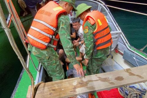 Biên phòng Nghệ An kịp thời cứu thuyền viên bị tai nạn lao động trên biển