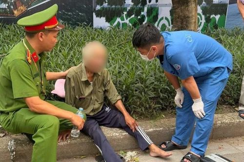 Kịp thời giúp đỡ cụ ông gặp sự cố sức khỏe trên đường