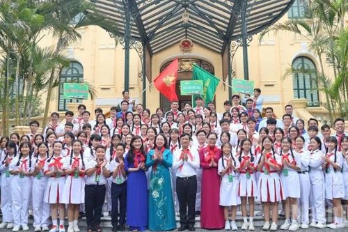 Phó Chủ tịch nước gặp mặt Đoàn đại biểu thiếu nhi tham gia 'Hành trình Em yêu Tổ quốc Việt Nam'