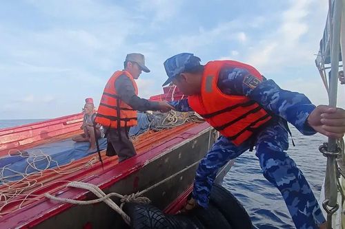 Vùng Cảnh sát biển 4 hỗ trợ tàu Thái Lan gặp nạn trên biển