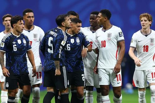Anh phản ứng mạnh mẽ, yêu cầu FIFA trừng phạt tuyển Argentina