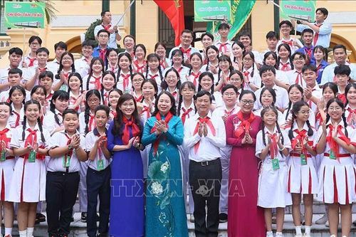 Phó Chủ tịch nước gặp mặt Đoàn đại biểu thiếu nhi tham gia 'Hành trình Em yêu Tổ quốc Việt Nam'