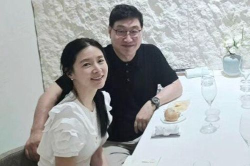 'Nàng Dae Gang Geum' Lee Young Ae trẻ đẹp bên ông xã U80