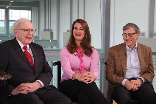 Warren Buffett sẽ trao tặng hết cổ phiếu Berkshire trong 8 năm, 'cắt' tiền cho quỹ của Bill Gates