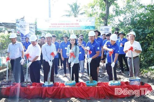 Xã Tân Khánh Trung: Khởi công tuyến đường đan Cái Côn