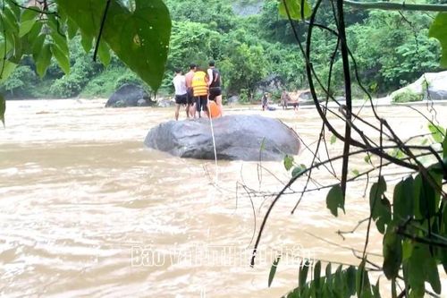 Bộ đội Biên phòng Lai Châu cứu giúp người dân, khắc phục hậu quả mưa lũ
