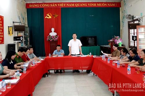 Bí thư Đảng ủy phường Đông Kinh làm việc với Chi bộ Khối 1