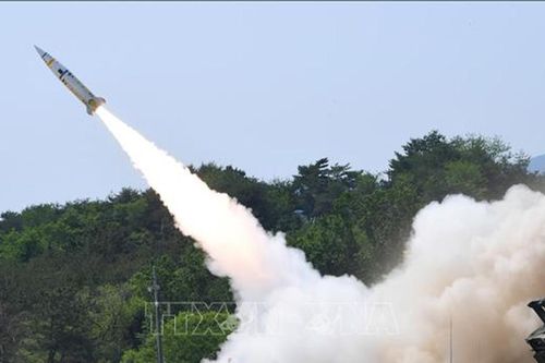 Không quân Mỹ thử nghiệm thành công máy bay không người lái phóng tên lửa không đối không