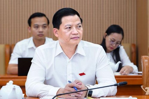 Thảo luận thẳng thắn, trách nhiệm về nội dung các báo cáo, tờ trình