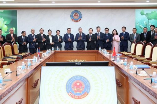 Bộ trưởng Ngô Văn Tuấn tiếp Bộ trưởng Bộ Nông nghiệp và Môi trường Lào Linkham Douangsavanh