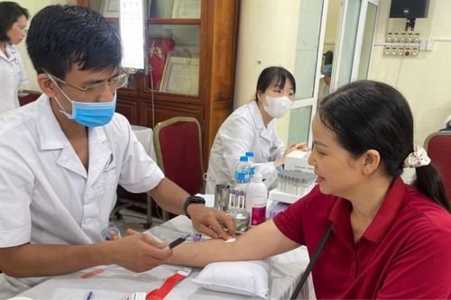 Đưa dịch vụ y tế đến gần người dân
