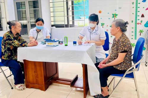 Tăng phụ cấp đặc thù cho nhân viên y tế