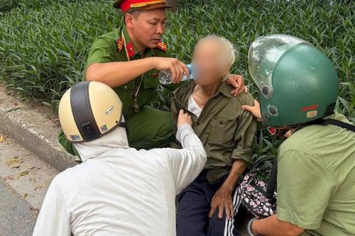 Cụ ông mệt lả giữa đường, hành động ấm áp sau đó khiến nhiều người xúc động