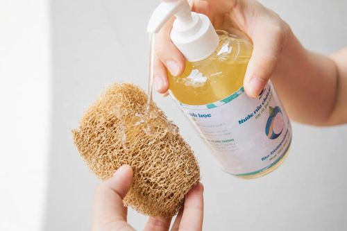 Nước rửa chén thường với nước rửa chén hữu cơ: Loại nào đáng tiền cho gia đình bạn?