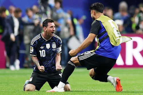 Kiến tạo 2 bàn hạ tuyển Anh, Messi chỉ ca ngợi đồng đội