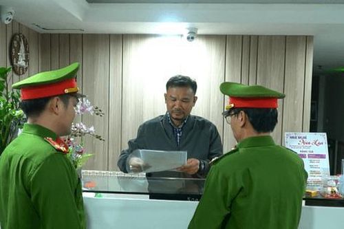 Chủ cơ sở lưu trú cần khai báo tạm trú cho người nước ngoài ngay khi đến