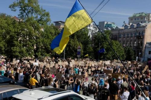 Người Ukraine biểu tình phản đối ông Zelensky miễn nhiệm 'ông trùm drone' Fedorov