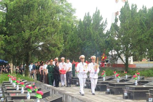Cao Bằng: Xúc động lễ viếng, truy điệu và an táng hài cốt liệt sĩ Lý Văn Coóng