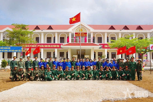 Tuổi trẻ Trung đoàn 95 (Sư đoàn 2, Quân khu 5) chung tay làm đẹp 'mái nhà chung'