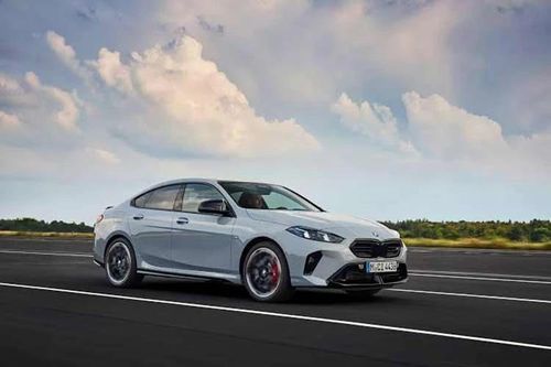 BMW triệu hồi hơn 2.200 xe lỗi hệ thống hỗ trợ phanh