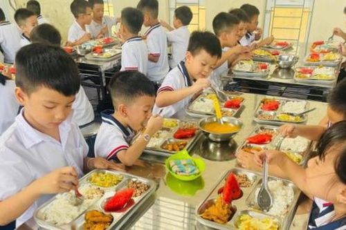 Sở GD&ĐT Hà Nội yêu cầu kiểm soát chặt bữa ăn bán trú trong trường học