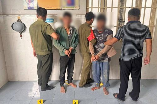 Mật phục xuyên đêm bắt 2 người nước ngoài chuyên vượt biên vào Việt Nam trộm xe máy