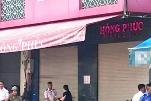 Nhiều người 'đứng ngồi không yên' vì tiệm vàng bất ngờ đóng cửa