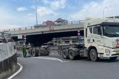 Cô gái tử vong dưới bánh xe đầu kéo ở nút giao cửa ngõ TPHCM