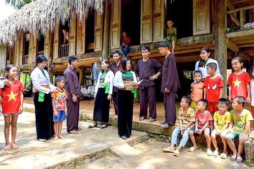 Cửa voóng nhà sàn Mường: Những quy ước xưa gửi lại hôm nay